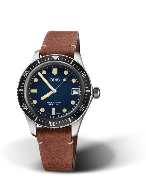 Divers Sixty-Five, 36.00 mm, Blue, Leather Strap, Stainless steel screw-in security crown, Multi-piece stainless steel case, minutes scale top ring