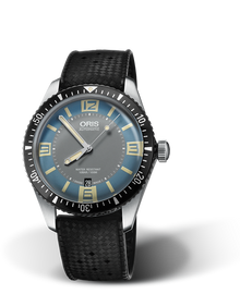 Divers Sixty-Five, 40.00 mm, Blue, Rubber Strap, Stainless steel screw-in security crown, Multi-piece stainless steel case, minutes scale top ring