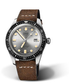 Divers Sixty-Five, 42.00 mm, Grey, Leather Strap, Stainless steel screw-in security crown, Multi-piece stainless steel case, minutes scale top ring
