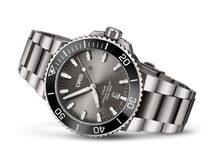 Aquis Titanium Date, Grey, Titanium Strap