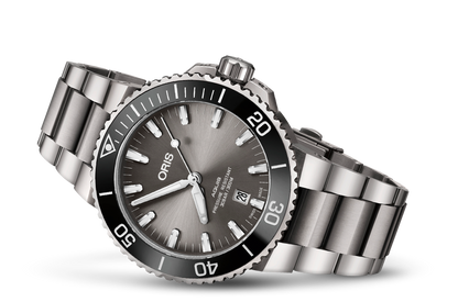 Aquis Titanium Date, Grey, Titanium Strap