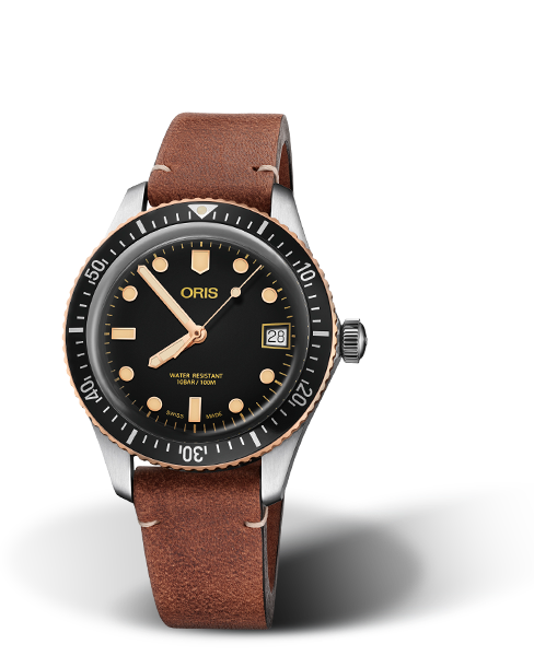 Divers Sixty-Five, 36.00 mm, Black, Leather Strap, Stainless steel screw-in security crown, Multi-piece stainless steel/bronze case, minutes scale top ring