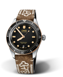 Divers Sixty-Five, 40.00 mm, Black, Leather Strap, Stainless steel screw-in security crown, Multi-piece stainless steel/bronze case, minutes scale top ring