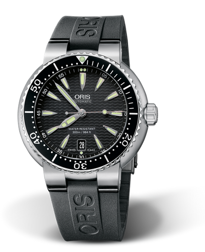 Divers Date, 44.00 mm, Black, Rubber Strap, Stainless steel screw-in security crown, Multi-piece stainless steel case, minutes scale top ring