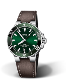 Aquis Date, 39.50 mm, Green, Leather Strap, , Multi-piece stainless steel case, ceramic minutes scale top ring