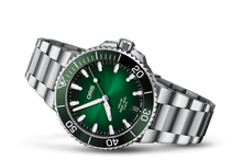 Aquis Date Calibre 400, Green, Stainless steel Strap