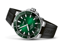Aquis Date Calibre 400, Green, Rubber Strap