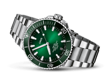 Aquis Date Calibre 400, Green, Stainless steel Strap