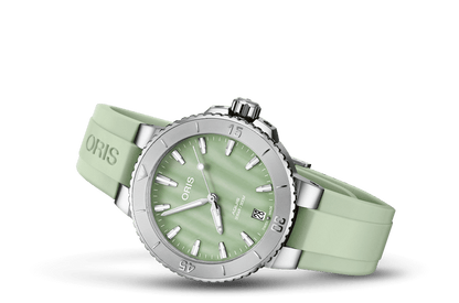 Aquis Date, Green, Rubber Strap